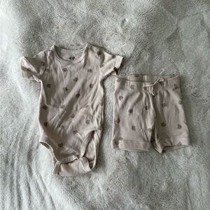 Like New - H&M Neutral Baby Set